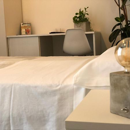 B&B Villa Del Lago Desenzano del Garda Exteriör bild