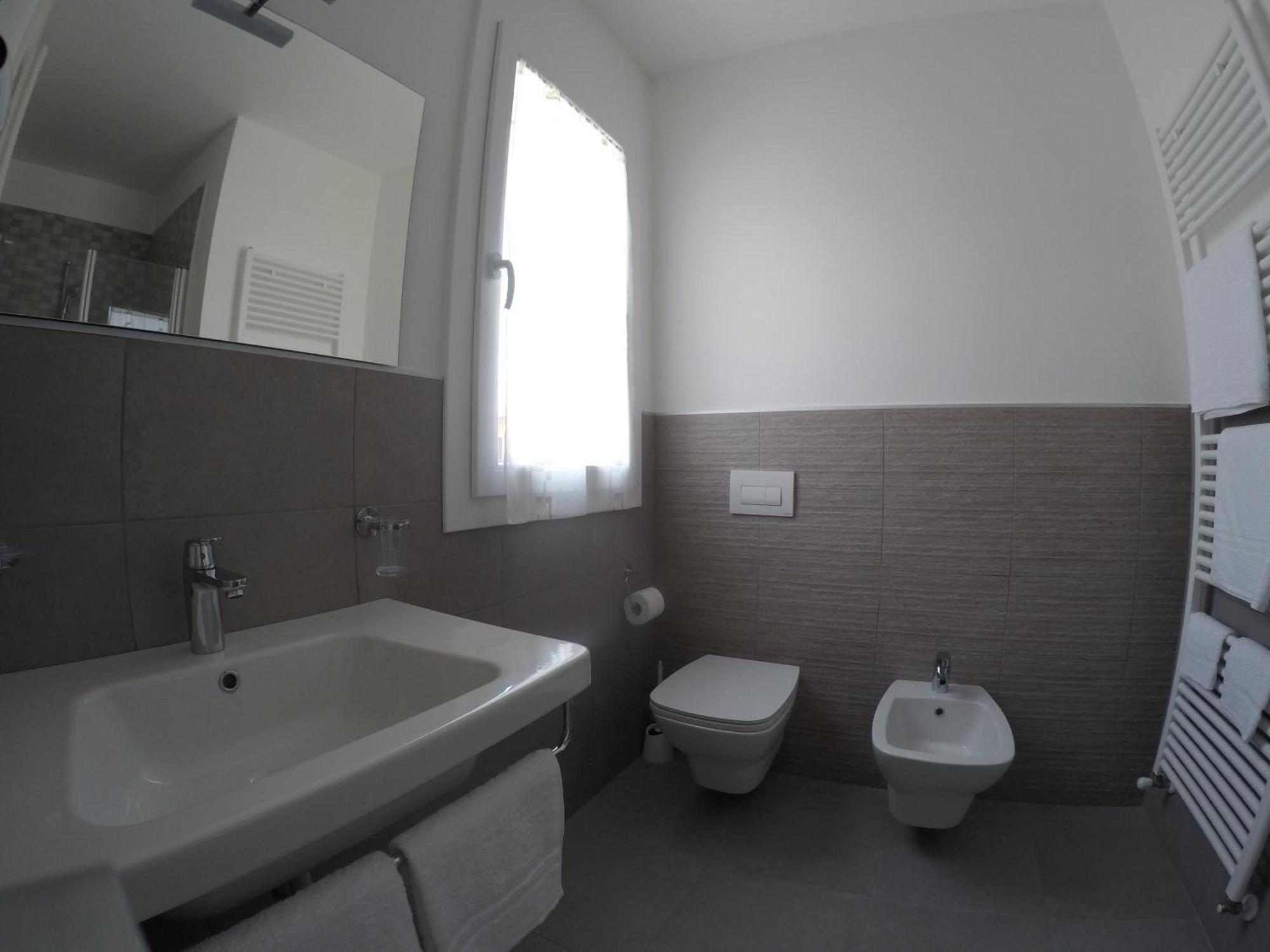 B&B Villa Del Lago Desenzano del Garda Exteriör bild